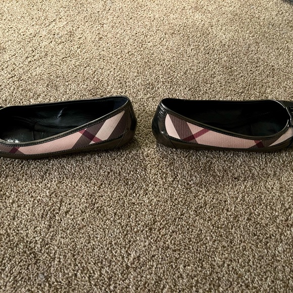 BURBERRY A+ CONDITION—Burberry flats. Rubber sole, THE neutral for every season! - Picture 4 of 7